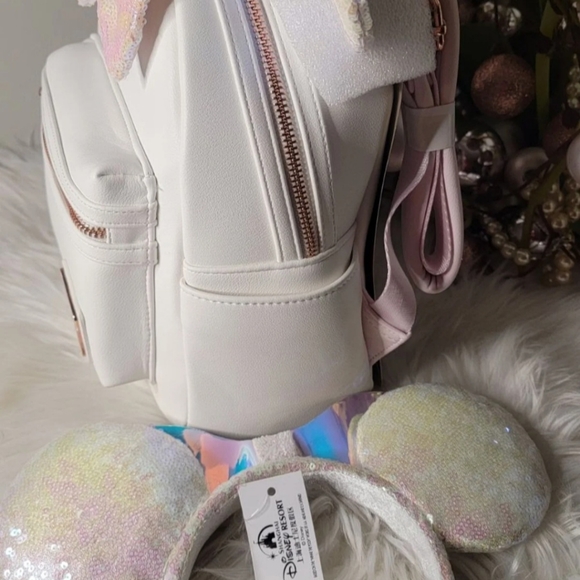 Loungefly Minnie Mouse white Iridescent mini backpack with ears - Picture 5 of 7